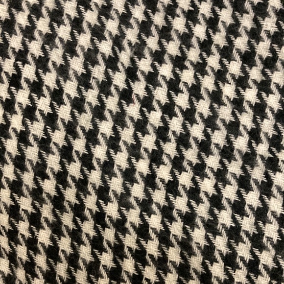 ICING Reversible Shawl/Scarf. - Picture 4 of 8